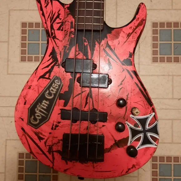 Base guitar